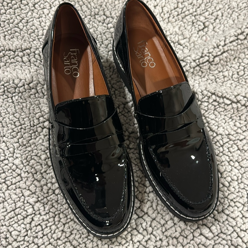Step into elegance with this chic Franco Sarto Cassandra loafers. Cute and comfy